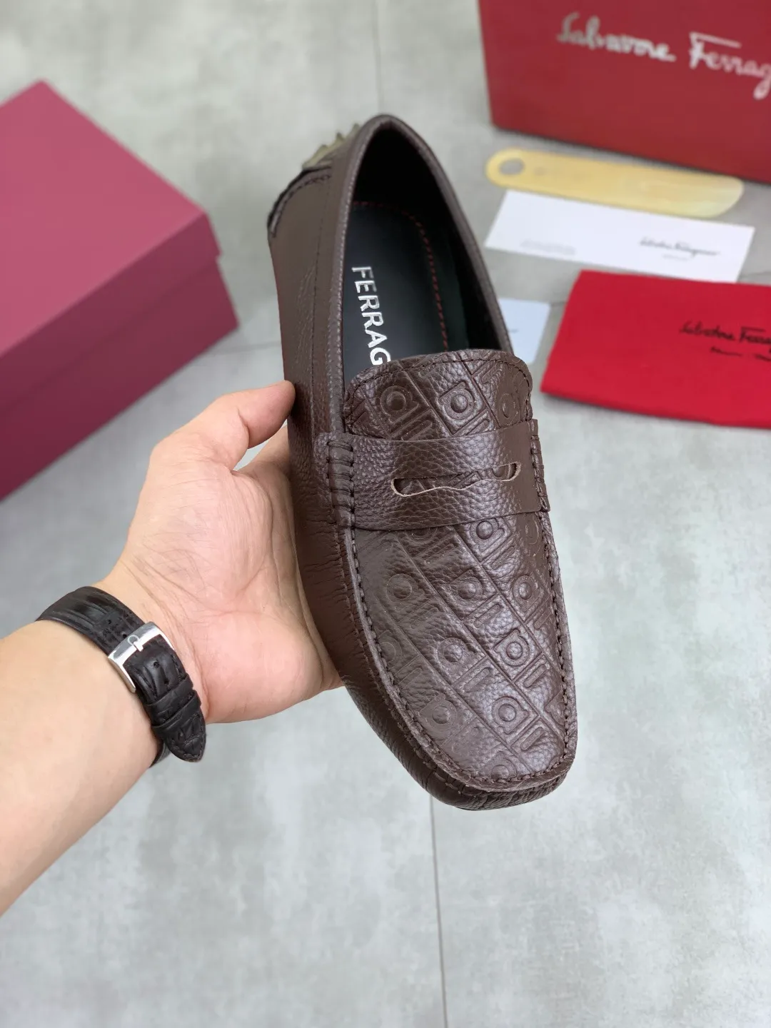 Men's shoes 💰P542 New model, high quality [Ferragamo/Ferragamo] Latest lazy slip-on shoes Original imported calfskin, imported cowhide lining + original luxury metal buckle + original combination outsole Comparison without pressure Code number: 38-45